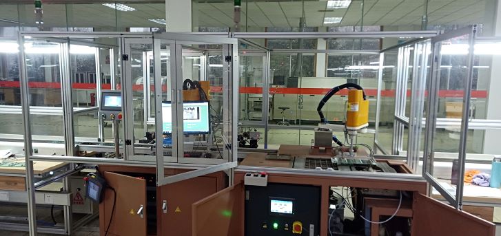 異形元件機器人插件與選擇性波峰焊焊接一體化（huà）自動化設（shè）備