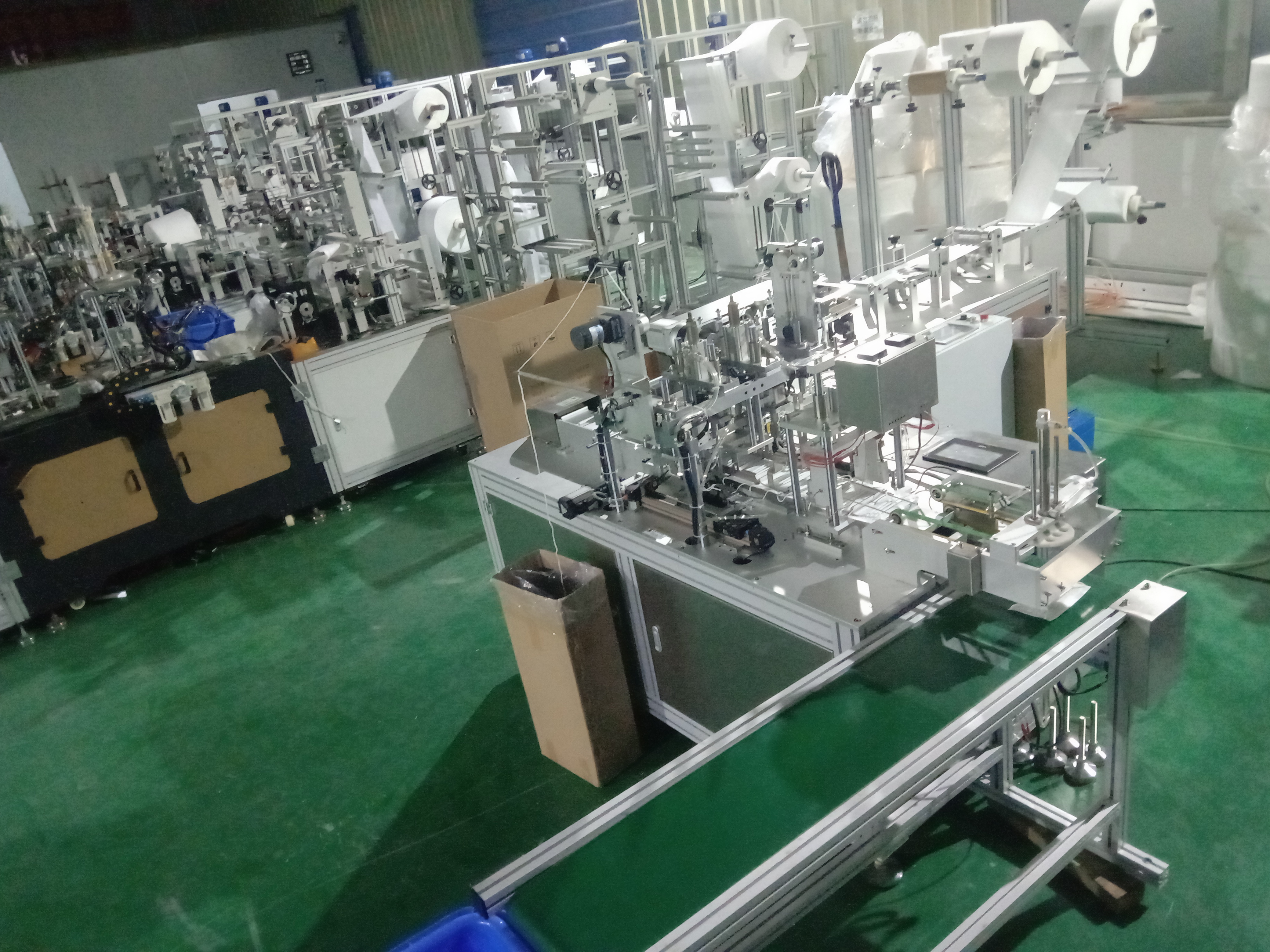 口罩機、平麵口罩機、醫用一次性口罩機、醫用外科一次性（xìng）口（kǒu）罩機、全自動口罩機、一拖（tuō）二（èr）全自動平（píng）麵口罩機、折疊口罩機、N95口（kǒu）罩機